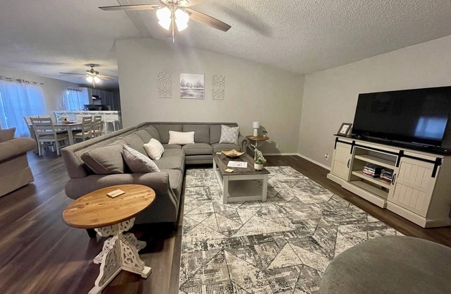 "Cozy Times" less than 10 minutes from Lake Texoma and Choctaw Casino