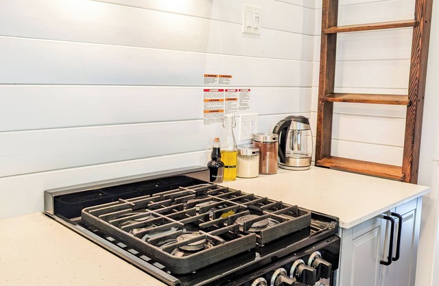 Cozy Tiny Home - Farm Stay - Near Qualicum Beach