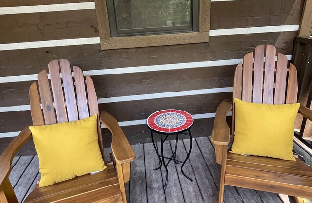 Cozy tiny home in the pines - 20 minutes from Canton and Lake Fork!