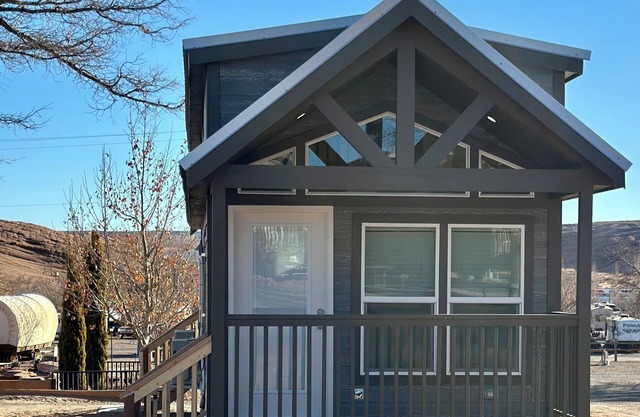 Cozy Tiny Home King Room #19A