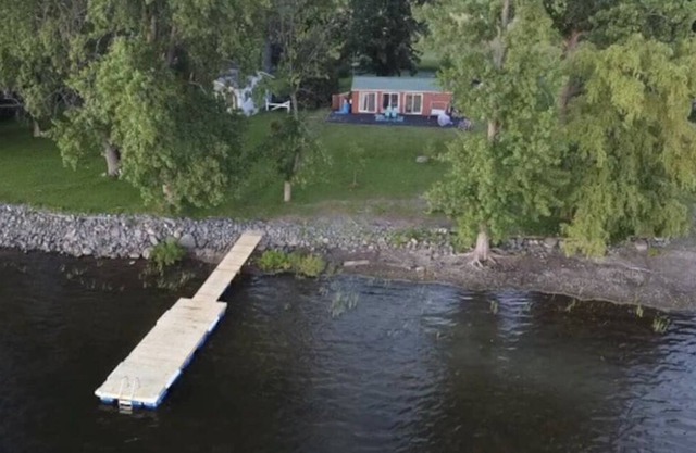 Cozy Tiny Home on Lake Champlain -- Bring Fido!