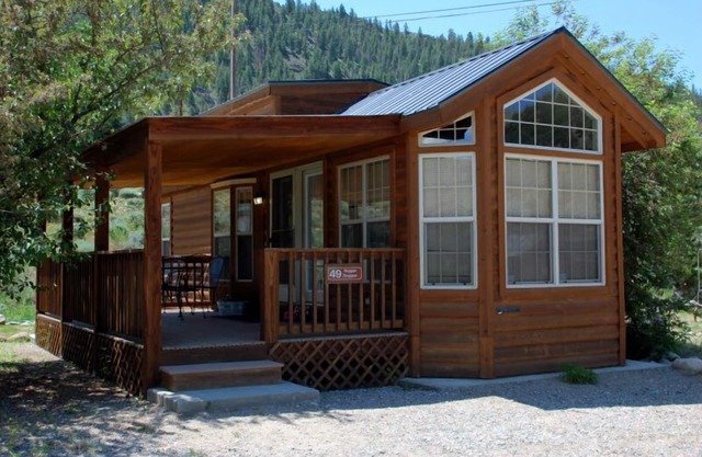 Cozy "Tiny Home" style Cabin Perfect for Couples and Families