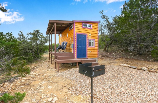 Cozy Tiny House in Dripping Springs w/ Sunset Views & Romantic Fireplace
