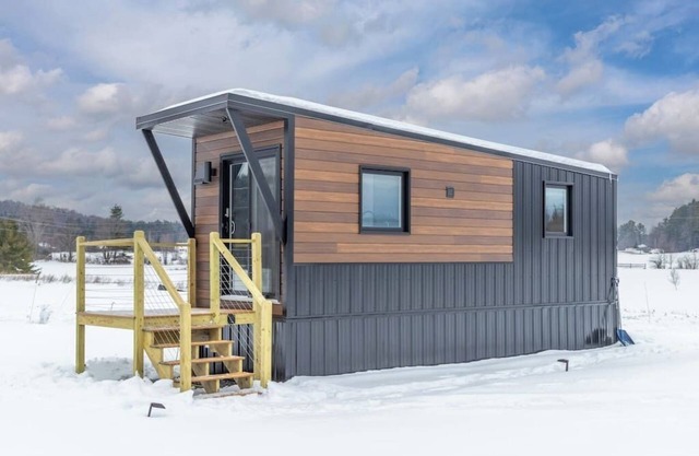 Cozy Tiny House w/ Beautiful Stowe Mountain Views!