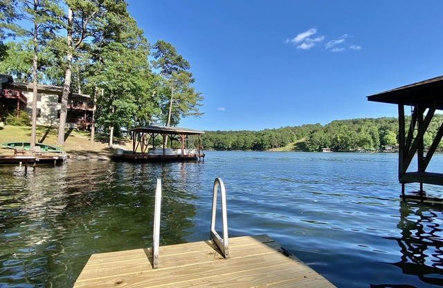 Cozy townhome on Lake Desoto. Pet Friendly