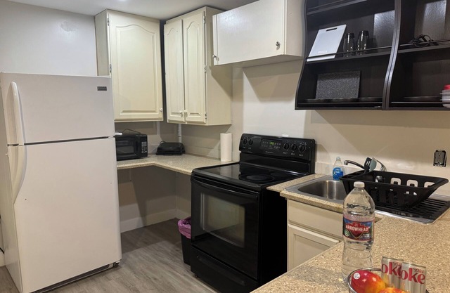Cozy townhome in peaceful Eagle Mountain with fitness room, WiFi, AC