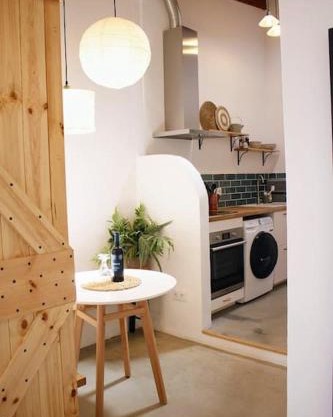 Cozy Townhouse With Patio