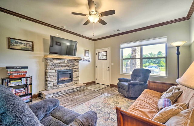 Cozy Townsend Condo, Resort-Style Amenities!