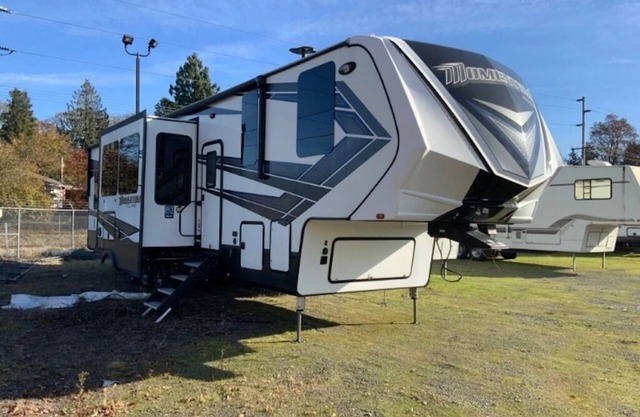 Cozy Toy Hauler in Wonderful Randle with AC, WiFi Close to Packwood