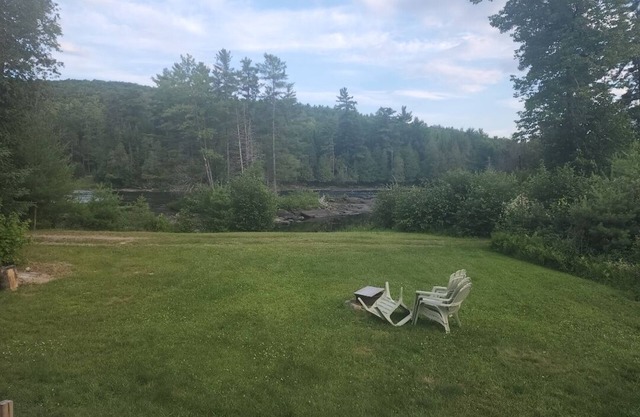 Cozy trailer right on the Madawaska River