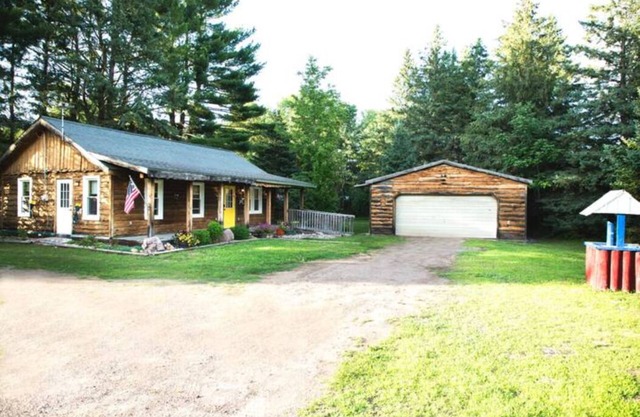 Cozy Trails Cottage in Oconto County direct access to snowmobile/UTV trails!