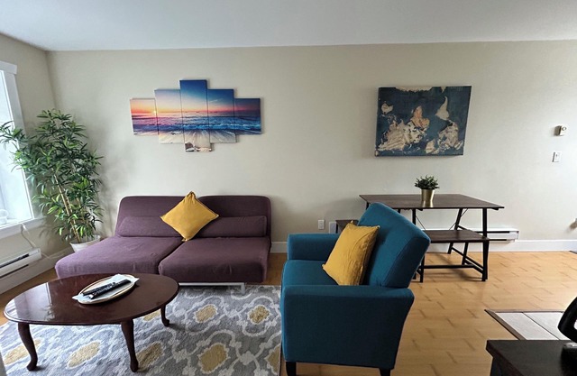 Charming 1-bedroom apartment in delightful Surrey with AC, WiFi