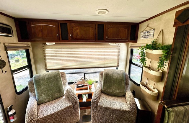 Cozy Travel Trailer and Up River Get Away. Hike, Fish, Float, Relax!