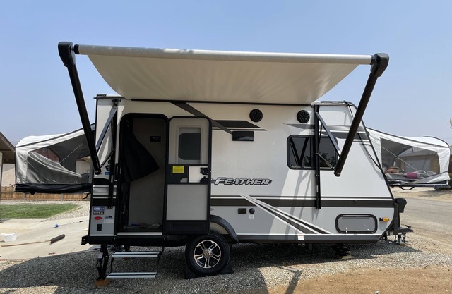 Cozy travel trailer! Pick up or drop off in Tehachapi