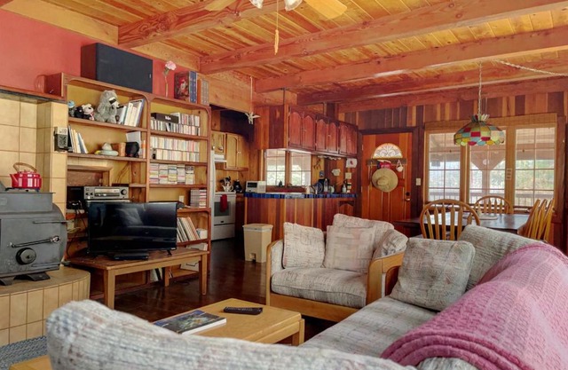 Cozy Trinity Cottage