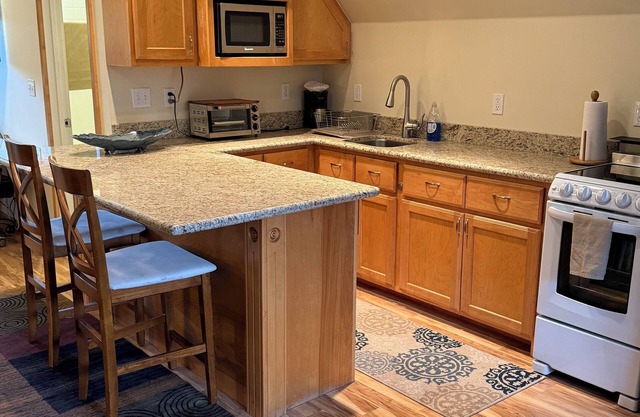 Cozy Truckee Midterm rental great for ski lease,contract worker or digital nomad