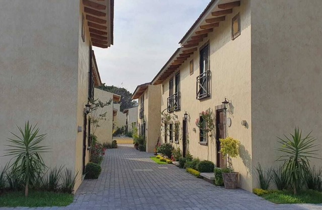 COZY TUSCAN STYLE HOUSE ON YAUTEPEC