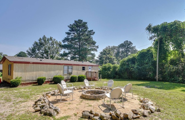 Cozy Tuskegee Home ~ 3 Mi to Tuskegee University!
