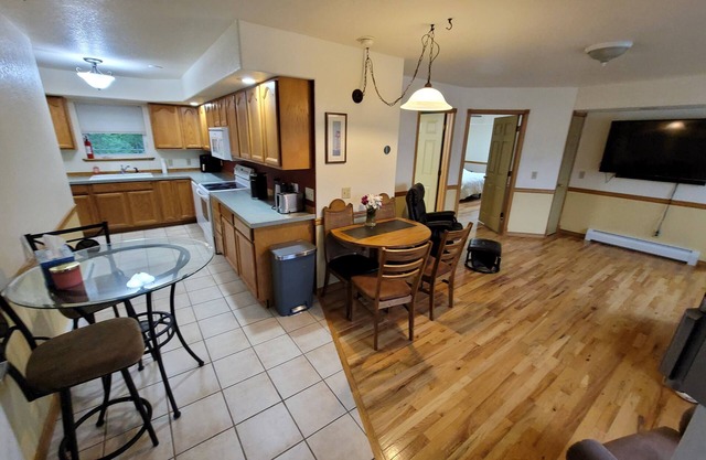 Cozy two bedroom apartment off of flathead lake