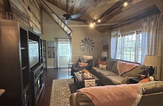 Cozy Two Bedroom Guest Apartment in the North Georgia Mountains
