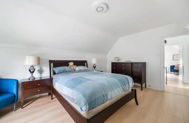 cozy two bedroom in upper floor in vancouver west