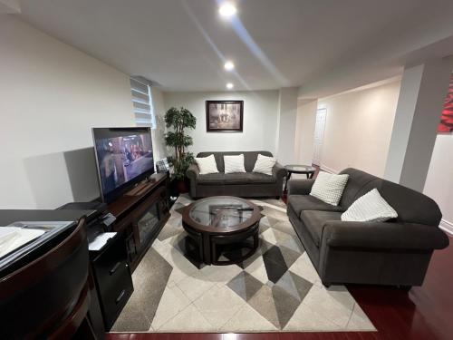 Cozy Two-Bedroom Luxury Suite near Toronto Airport