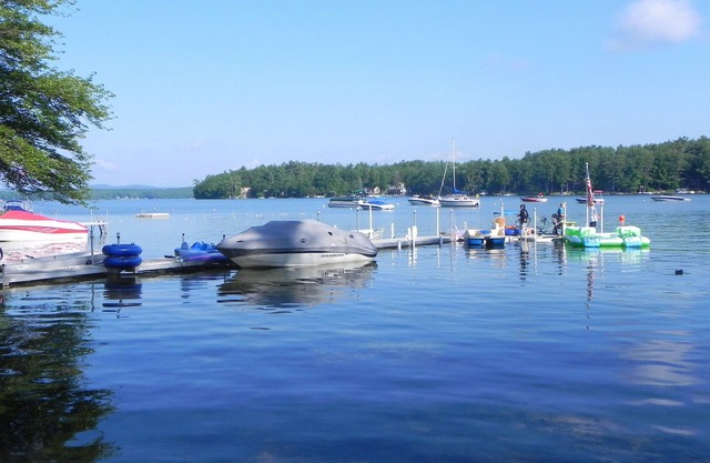 Gemütliches Ferienhaus mit zwei Schlafzimmern am Lake Winnipesaukee! ATMEN SIE SONNENUNTERGÄNGE