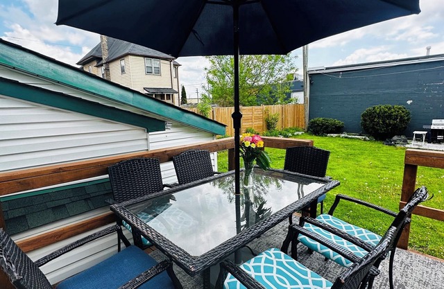 Cozy Two Story House with Patio, BBQ and Backyard