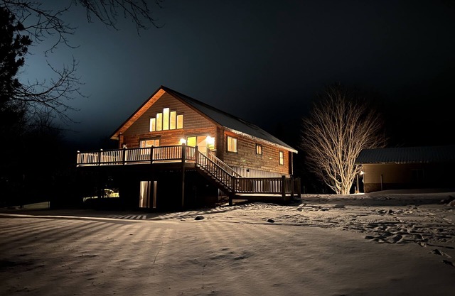 Cozy U.P. North Log Cabin: Off Trail 419, Mins to Pictured Rocks!