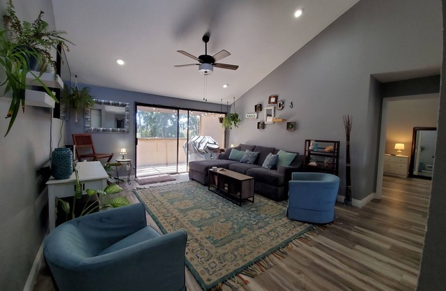 COZY UCSD/La Jolla Condo 2bd, 10-15 min from just about anywhere in the city