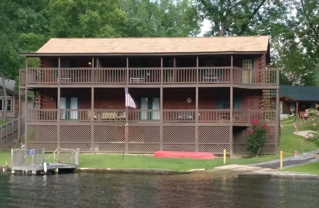 COZY UNIT #3 WATERFRONT LOG CABIN