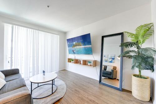 Cozy Unit Conveniently Located Pool View