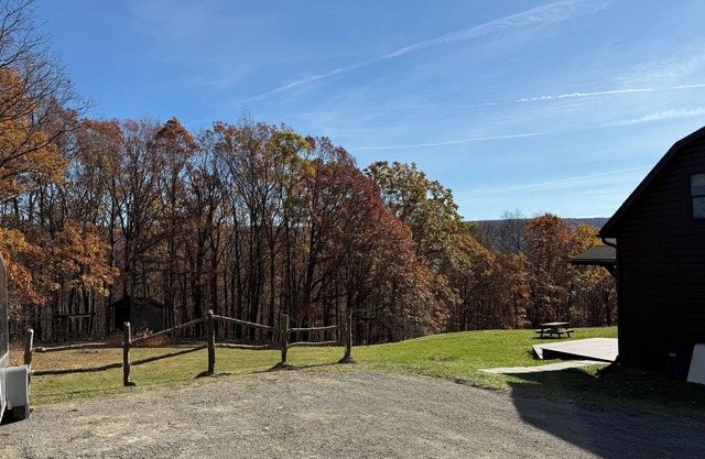 Cozy up & unwind at Lake's End Lodge in Naples!