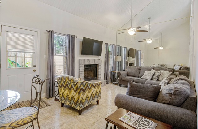 Cozy Updated Townhome
