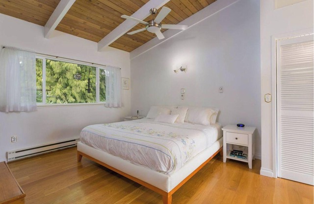 Cozy Upper Level - West Coast Contemporary House