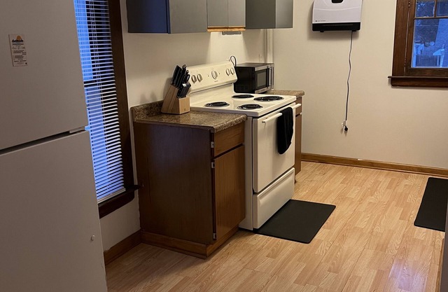 Cozy upstairs apartment