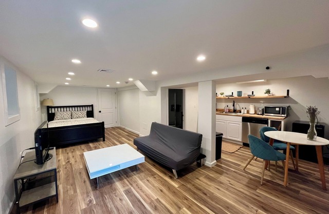 Cozy urban oasis 15 minutes to Manhattan, American Dream & MetLife Stadium