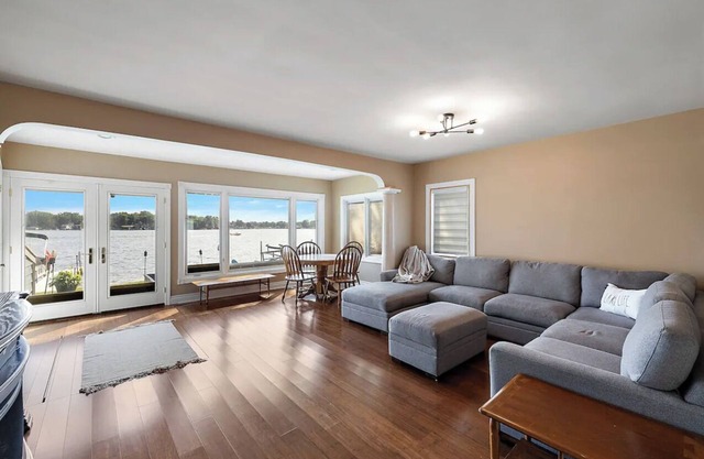 Cozy, Lake Front Home & Near Ski Resort