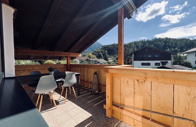 Gemütliche Ferienwohnung mit Balkon und Bergblick