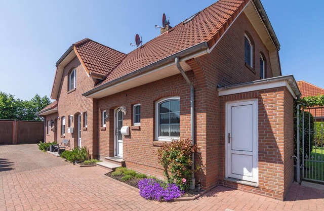 Gemütliches Ferienhaus "Biene" in Dornum – ideal für Familien und Naturfreunde