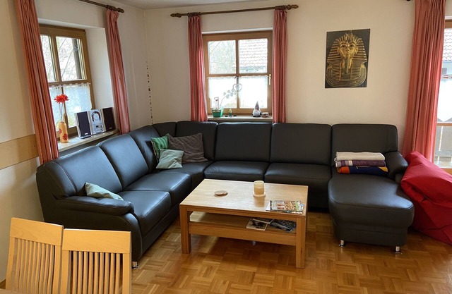 Gemühtliches Ferienhaus in ruhiger Lage am Bach mit Blick auf das Brauneck.