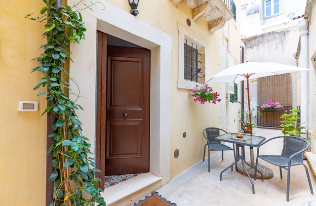 Cozy vacation home in the historic center of Noto