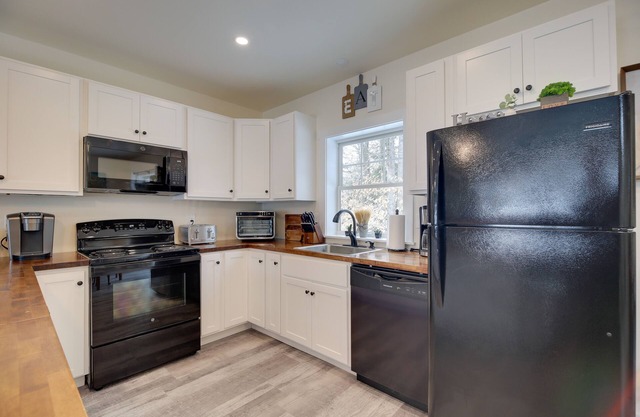 Cozy Vermont Escape - Near Golfing & Skiing!