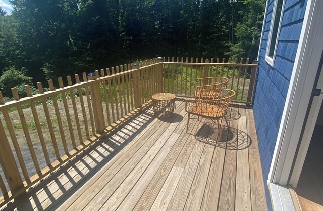 Cozy Vermont Retreat: Your Ideal Short-Term Rental Near Ski Resorts!