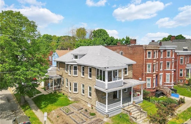 Cozy victorian getaway