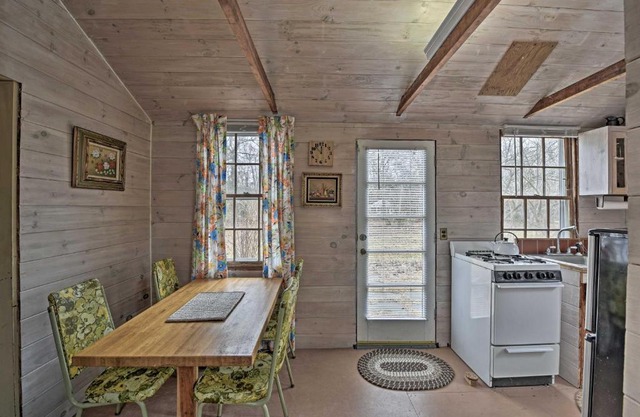 Cozy Vineyard Haven Cottage Less Than 1 Mi to Beach!