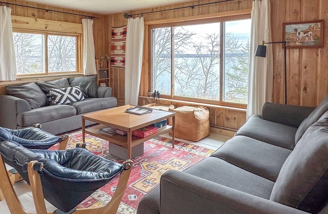Cozy Vintage Cabin on Lake Pokegama & MTB Trails