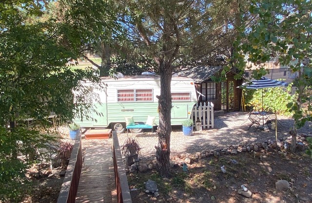 Cozy Vintage Trailer Wine Country Retreat