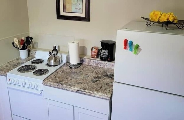Cozy Washington St Apt in the Heart of Two Rivers - Upper