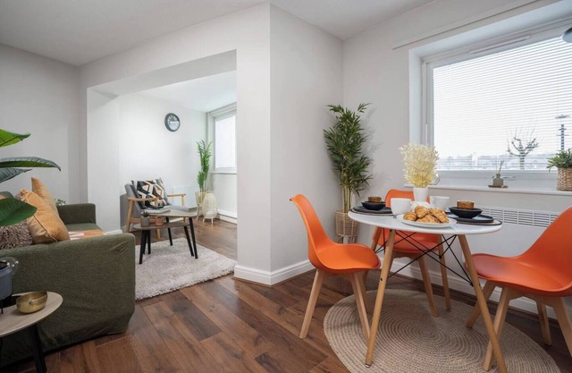 Cozy Waterfront Apartment w/ Free Parking & Wi-Fi